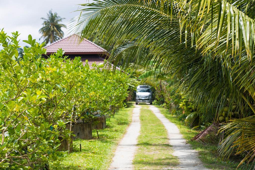 Lantala Residence Takuathung Kültér fotó